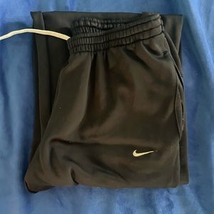 Black Men’s Nike Drifit Sweatpants size Large